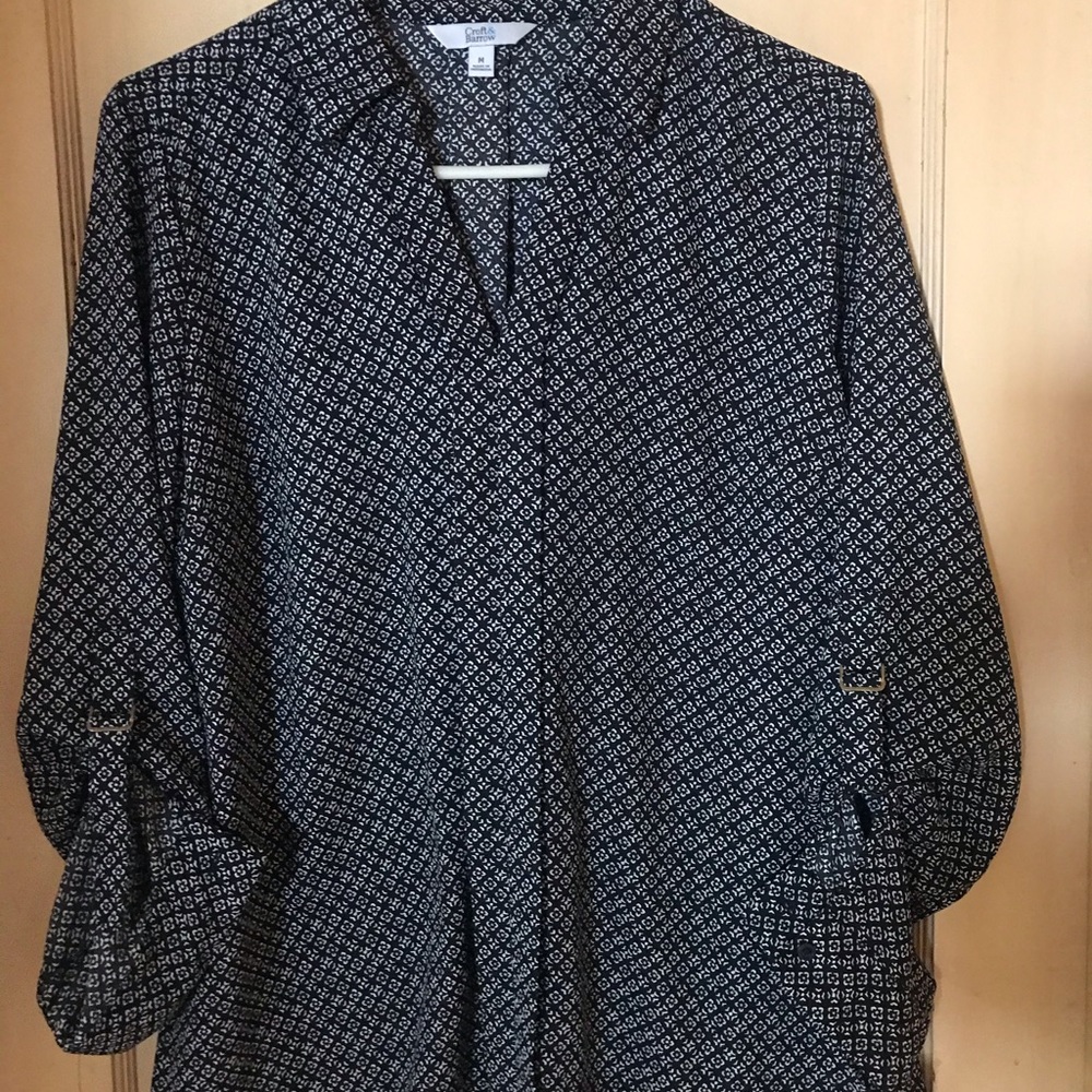 Black and white nylon roll up sleeves shirt.